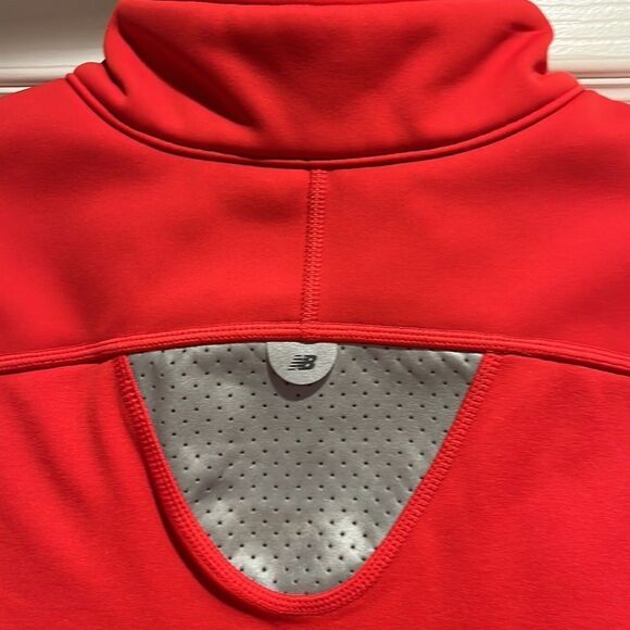 EUC New Balance women’s red 1/2 zipped thermal long sleeved top size large! - Picture 2 of 9